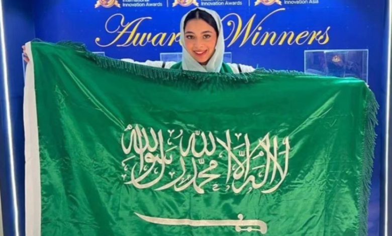 ابتكار سعودي يُبهر العالم درون ذكية لتقييم الكوارث الطبيعية 🚁

🏅 شهد سليمان عجيبي تفوز بالميدالية الفضية في معرض