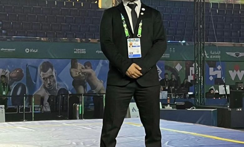 عبدالرحمن الشمراني. أول حكم سعودي يُتقن تحكيم 4 رياضات قتالية 🇸🇦
🥋 ووشو كونغ فو
🥊 ملاكمة تايلاندية
🤼 فنون قتال مخت