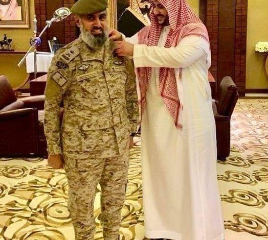 قلّد سمو الأمير خالد بن سلمان بن عبدالعزيز، وزير الدفاع،  العميد الدكتور/ عبدالرحمن بن العلامة الشيخ