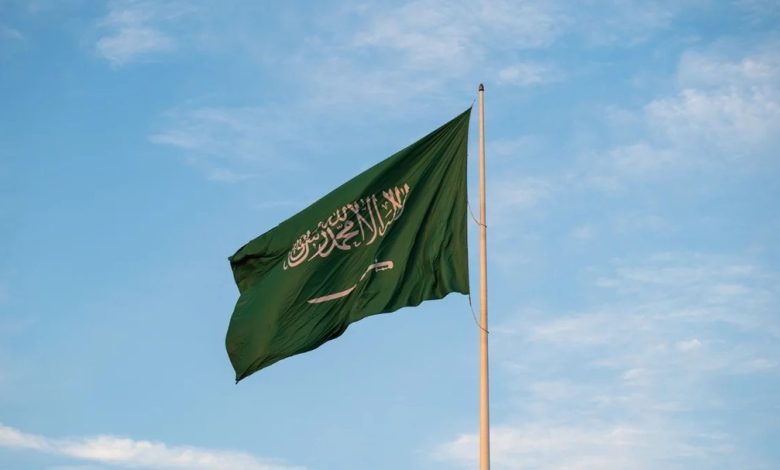 📊 أرقام تتحدث  السعودية تتألق في مؤشرات مجموعة العشرين  • ثالث أقل معدل تضخم (1.7%) للعام 2024 • نسبة دين منخفضة (28