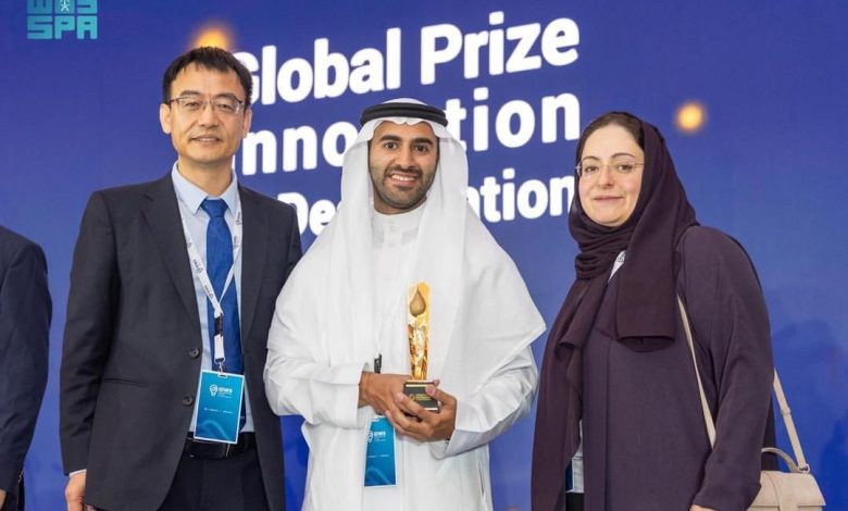 إنجاز سعودي مبتكر يحول هدر المياه إلى ثروة 💧 المبتكر محمد السندي وفريقه يحصدون جائزة الأثر في مؤتمر الابتكار في استدا