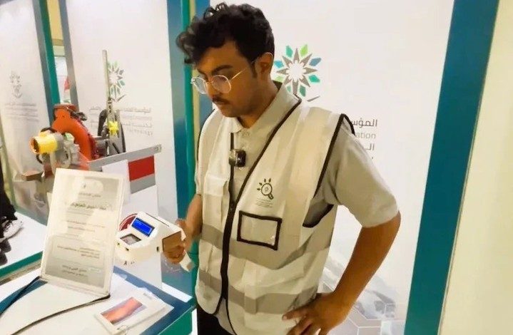 مبتكر سعودي يطور جهازاً ذكياً لتشخيص الأمراض الجلدية مشاري الحربي متدرب بالكلية التقنية بالرياض يبتكر جهازاً