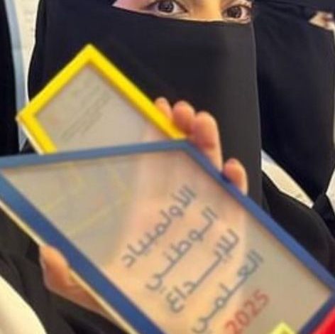 من أجل أخي قصة ابتكار يلمس القلوب ❤️ الطالبة ميلاف البقمي من تعليم تربة تبتكر HTC قلادة ذكية تُمكّن الصم والبكم من