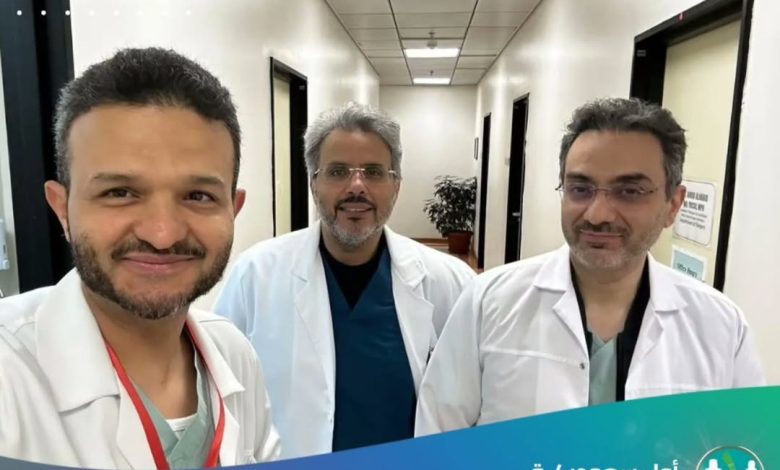 ‏🎯 إنجاز طبي سعودي  ابتكار دعامة جراحية تُحدث ثورة في علاج فقرات الرقبة فريق طبي سعودي يحقق قفزة نوعية في جراحات العمو